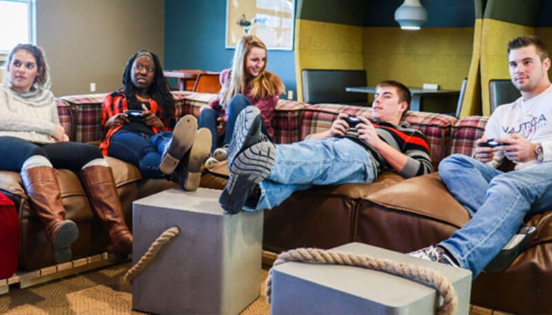 Students hanging out in the lounge at Lakeside Commons in Oswego